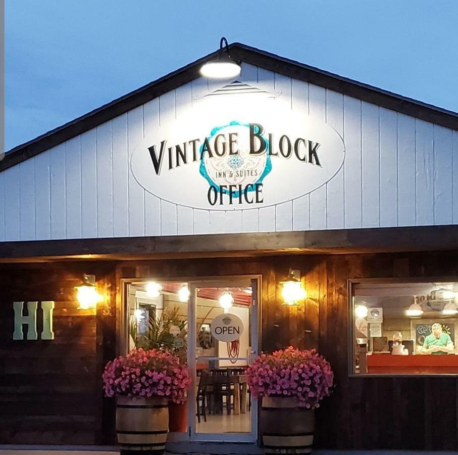 Vintage Block Inn & Suites 오코보지 외부 사진